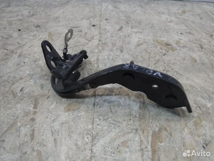 Петля двери багажника правая Range Rover Velar 17+