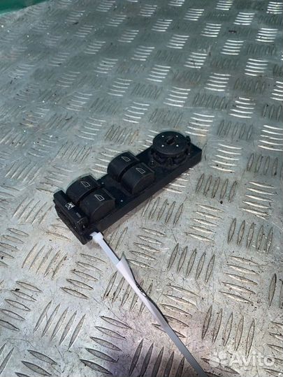 Блок управления стеклоподъемниками Ford Focus 2