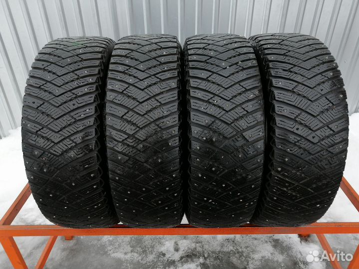 Goodyear Ultragrip Ice Arctic 215/60 R17 89H