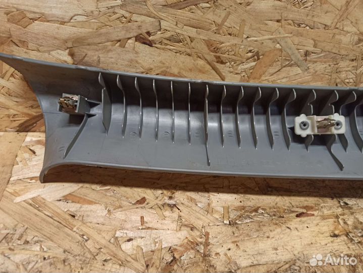 Накладка левой стойки Nissan Almera Classic