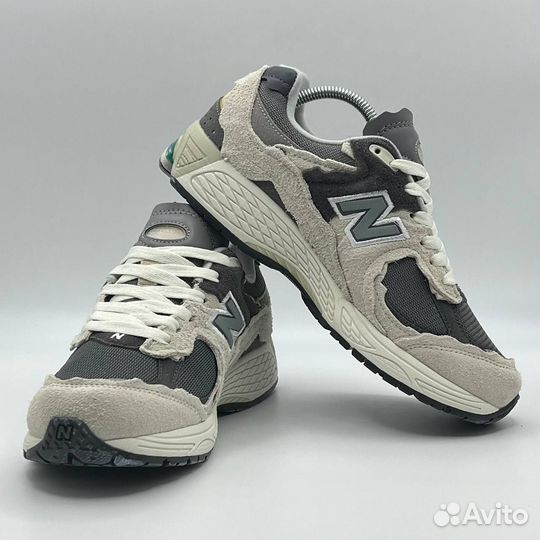 Кроссовки женские New Balance 2002R