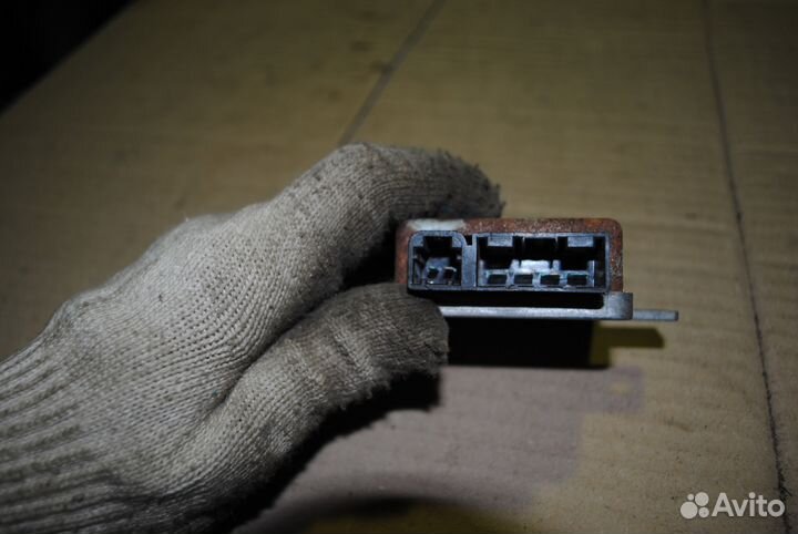 Блок управления топливным насосом мазда 3 бм