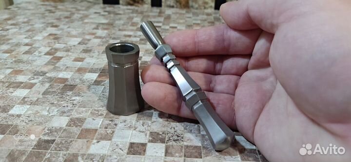 Титановая бритва с подставкой 