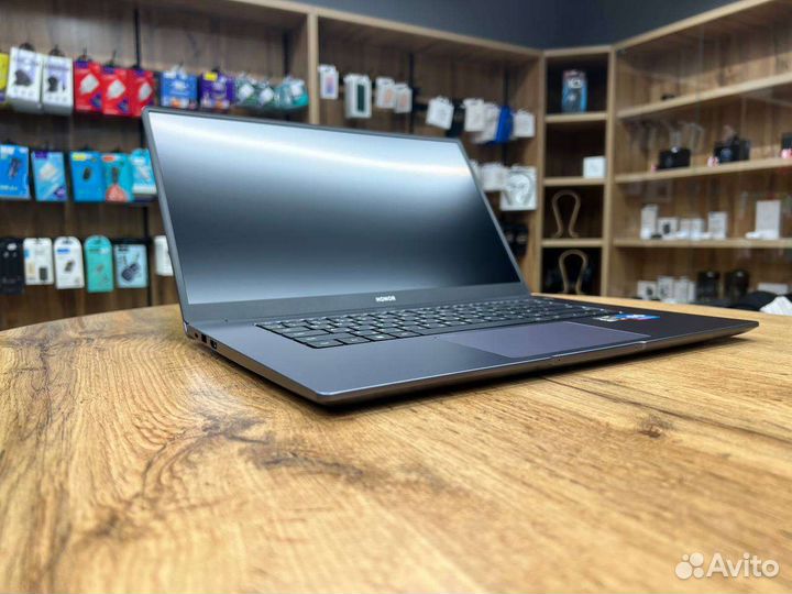 Honor MagicBook 15' 16/512 Gray новый рассрочка