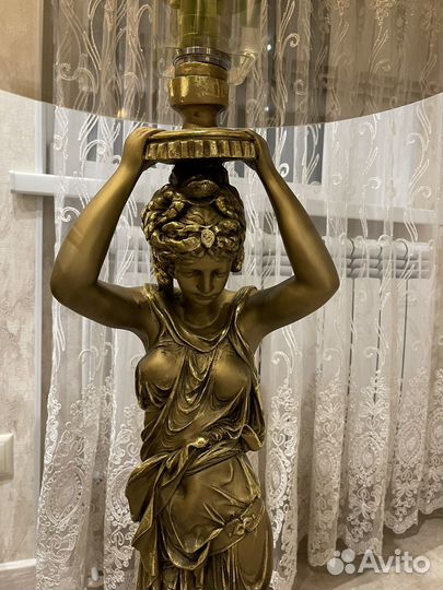 Декоративный стол