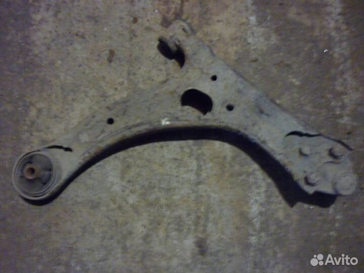 Рычаг передний левый Toyota Corolla E12