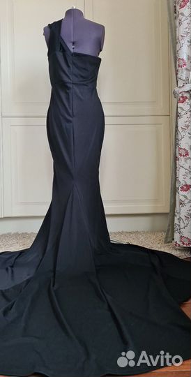 48 Платье со шлейфом с чашечками Missord