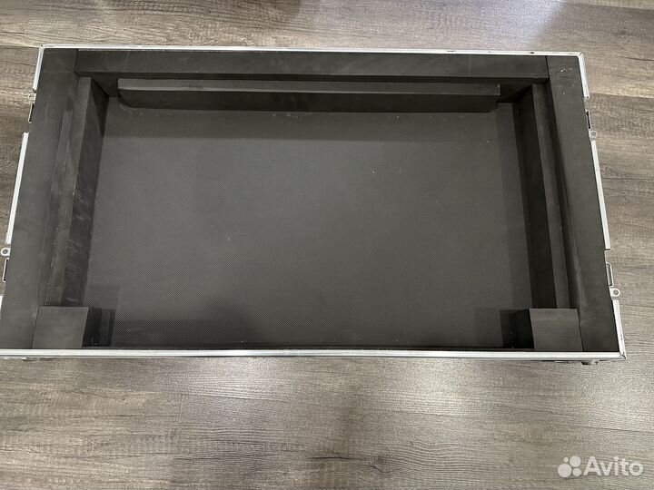 Кейс на колесах для GrandMA2 T2 Command Wing