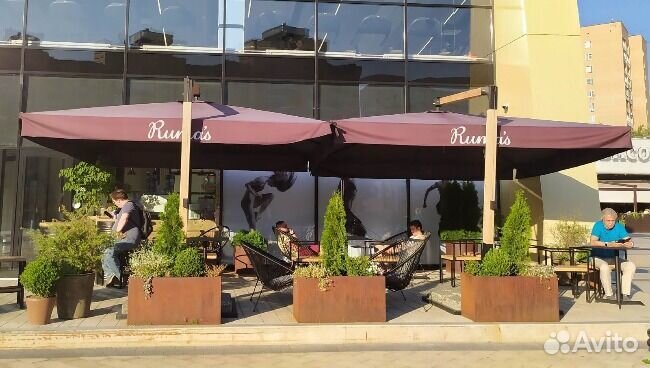 Зонт уличный. Зонт на боковой опоре. Зонт для кафе