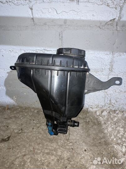 Расширительный бачок на BMW 523i