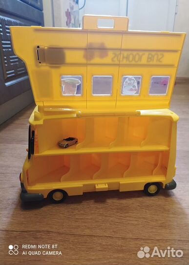 Автобус Скулби и герои Поли Робокар