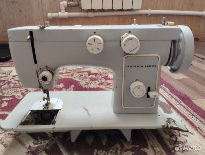 Швейная машина Чайка 142