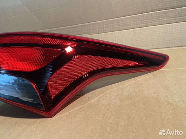 Новый фонарь правый наружный Hyundai Solaris 2 дор