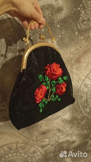 Черная бархатная сумка с фермуаром