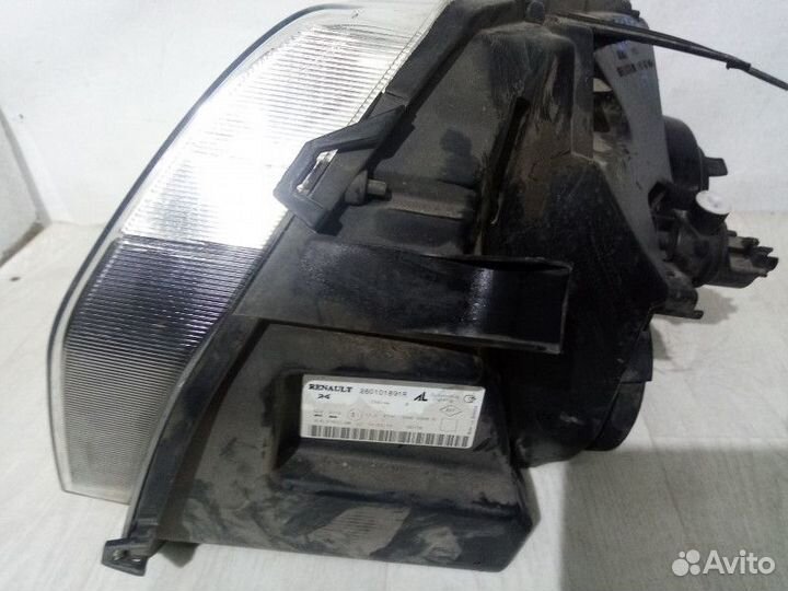 Фара правая Renault Duster 1