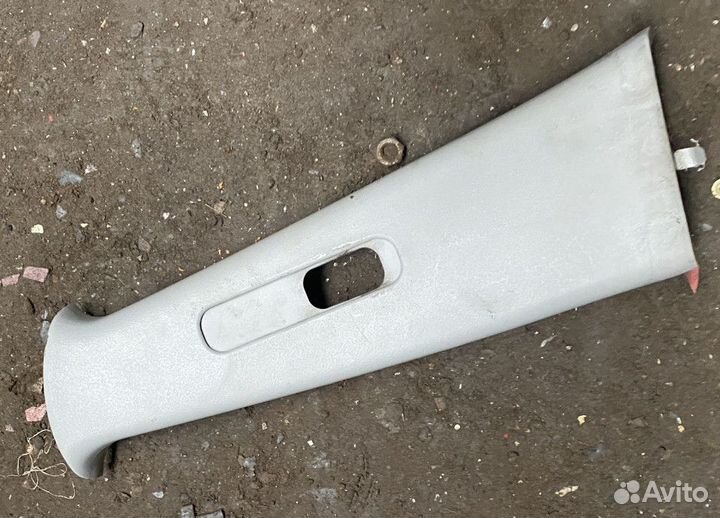 Обшивка стойки средней левой верхняя Mitsubishi La