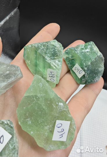 Зелёный флюорит необработанный