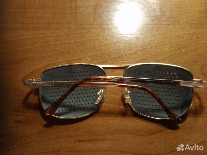 Очки с перфорацией