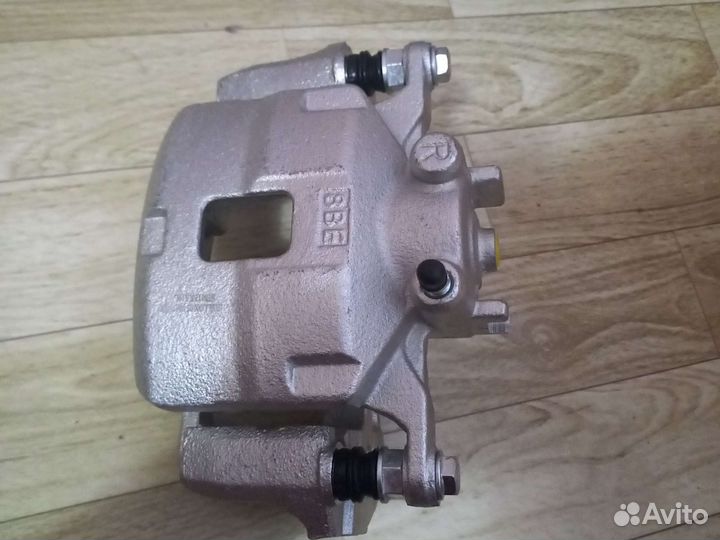 Суппорт передний правый mitsubishi L200