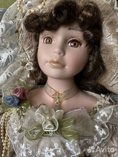 Коллекционная винтажная кукла Emerald Doll 2004