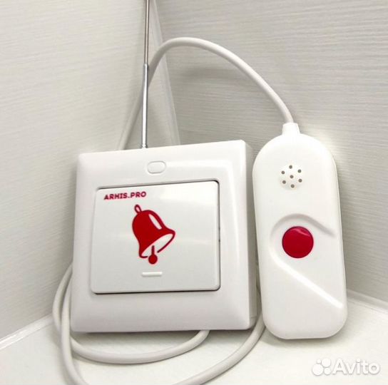 Кнопка вызова персонала с выносной кнопкой в руку