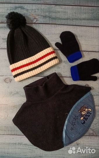 Комплект шапка и манишка для мальчика 4 года