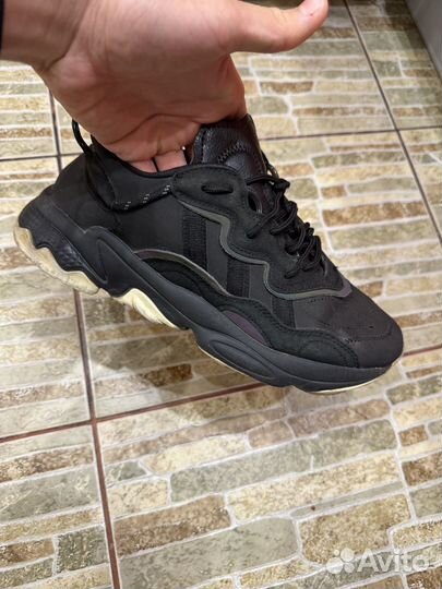 Кроссовки adidas ozweego