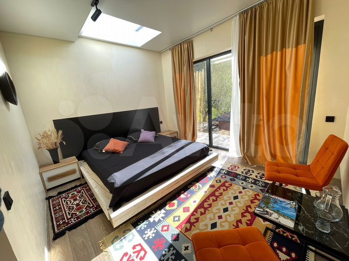 Коттедж 170 м² на участке 4 сот.