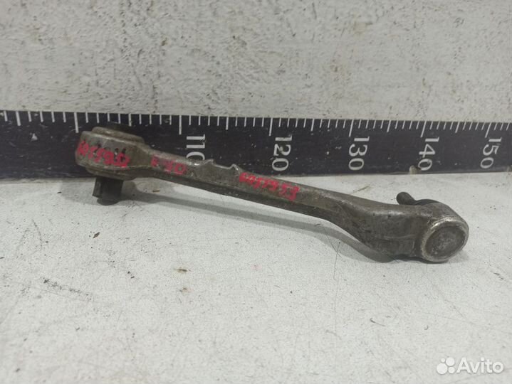 Рычаг передний правый поперечный