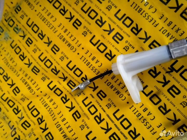 2 троса ручного тормоза на Мерседес 124