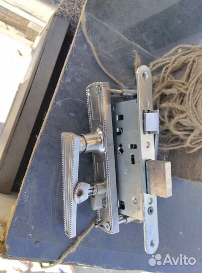 Замок для входной двери бу