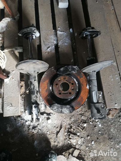 Стойки с амартизаторы и диски тормозные