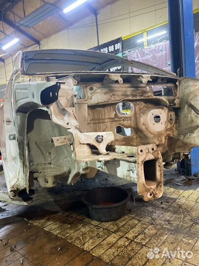 Volkswagen polo Передний правый Ланжерон