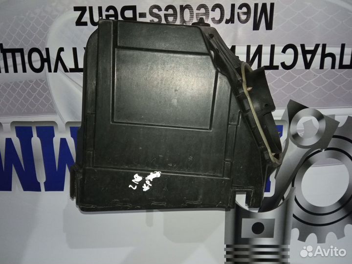 Короб блока предохранителей Мерседес CLS W219