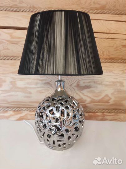 Дизайнерская настольная лампа