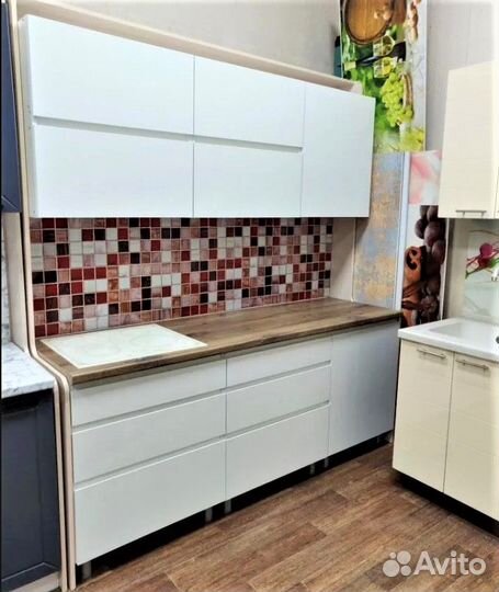 Белые кухни со склада. Цена за комплект 2 метра