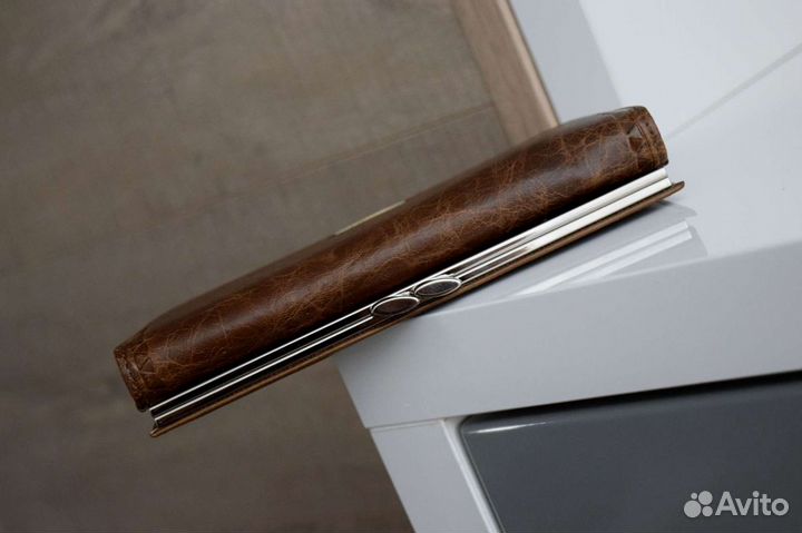 Женский кожаный кошелек на магните