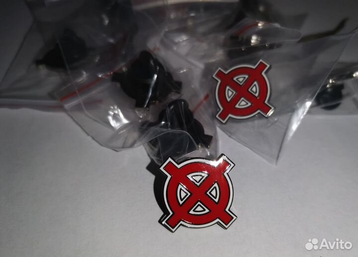 Знаки, значки кельтский крест, разноцветные