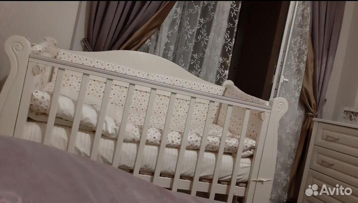 Детская кровать с маятником и ящиком