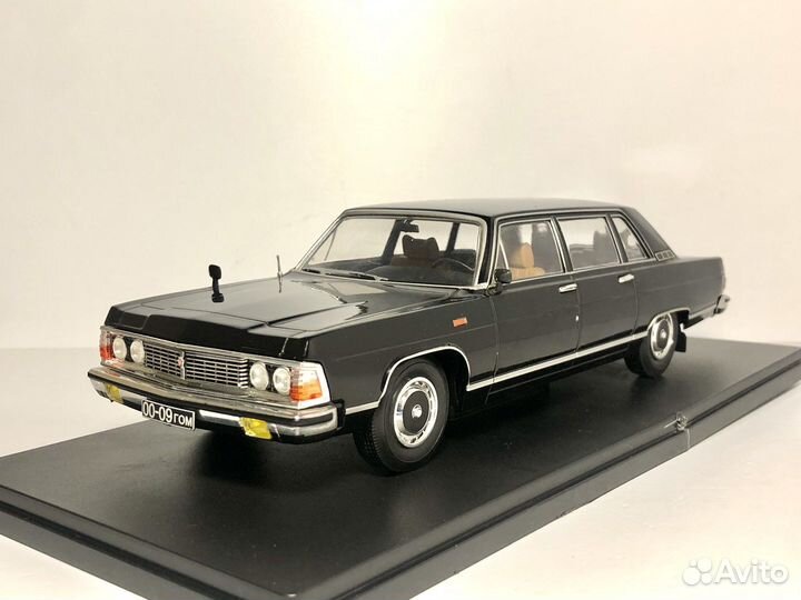 Модель автомобиля Газ 14 чайка 1:24 лса