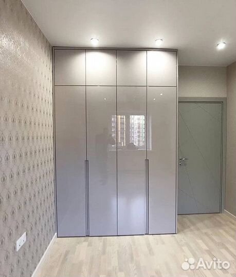 Распашной шкаф