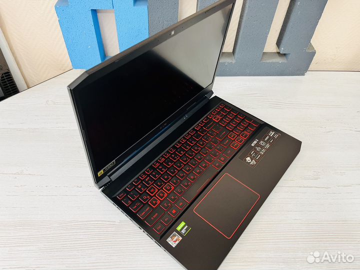 Acer nitro 5 ryzen 5-4600 GTX 1650ti