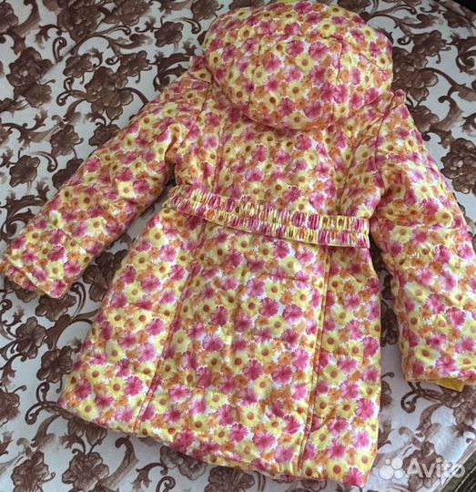 Пальто демисезонное с капюшоном на девочку