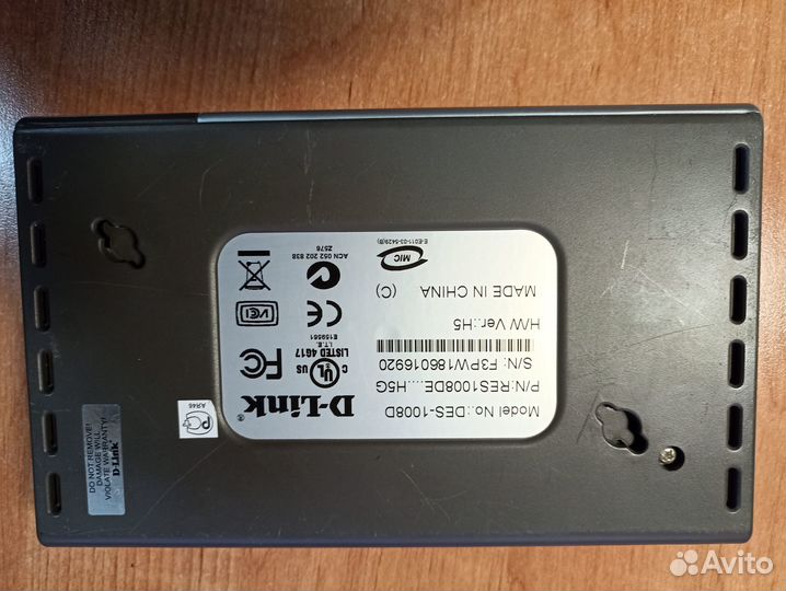 Коммутатор D-Link DES-1008D неуправляемый, настенн