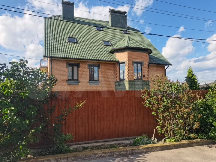Коттедж 372,9 м² на участке 10 сот.