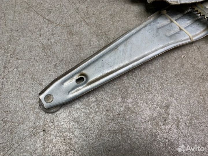 Стеклоподъемник задний правый Toyota Avensis T250