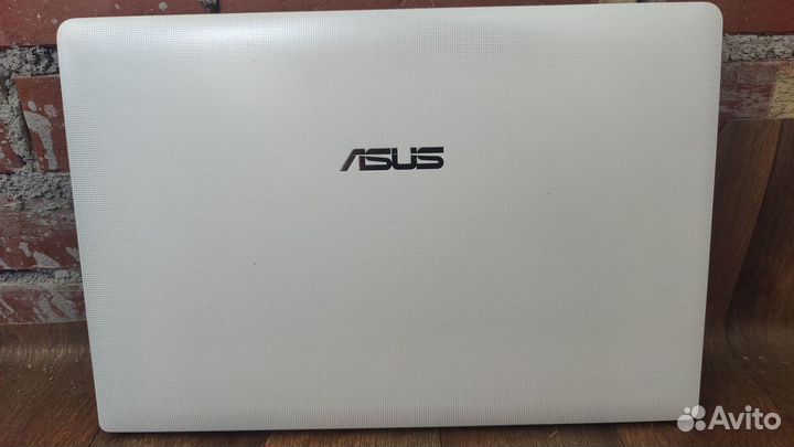 Asus X501U (E2-1800/Radeon/4Gb/320Gb)