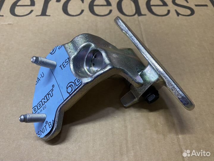 Петля двери нижняя Mercedes W167