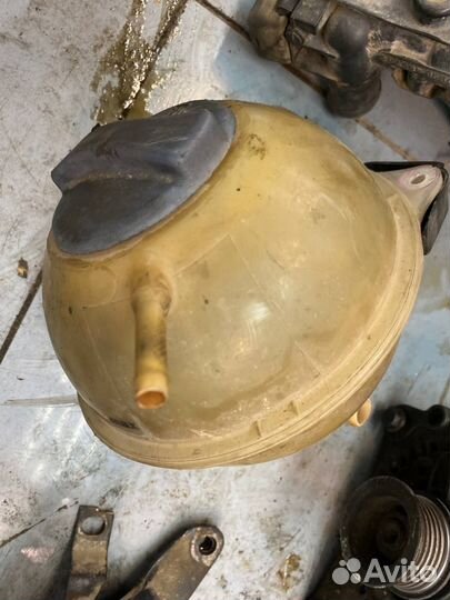 Бачок расшительный охл. жидкости Volkswagen Passat