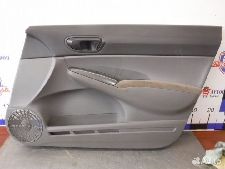 Обшивка двери передняя правая Honda Civic 4D R18A2